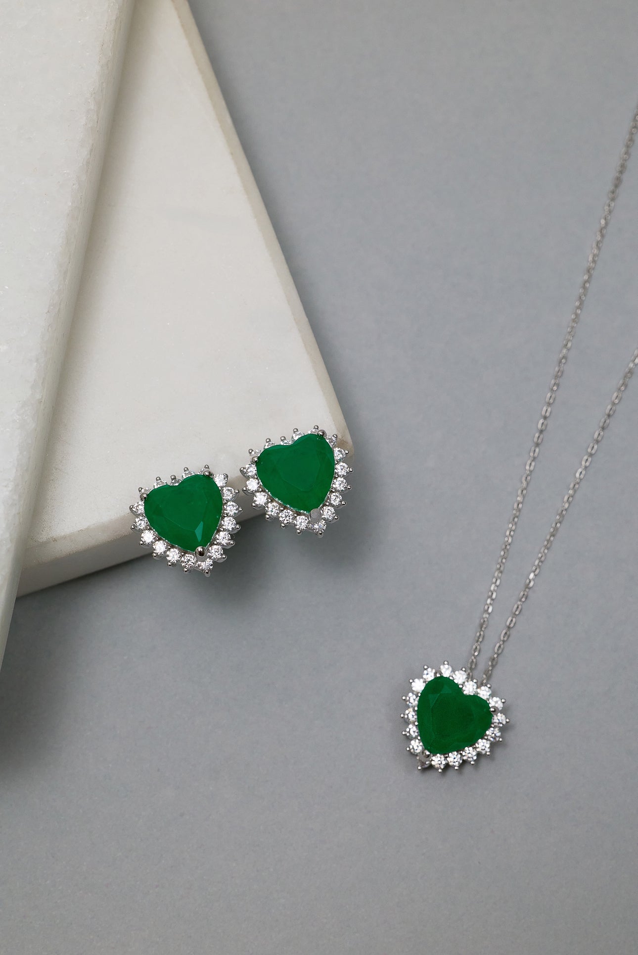 Emerald-Colored Heart Set